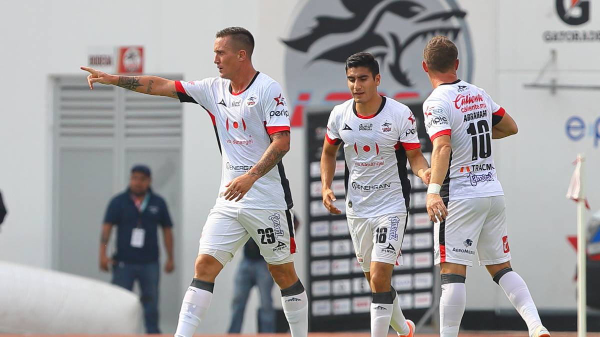 Leonardo Ramos durante un partido con Lobos BUAP.