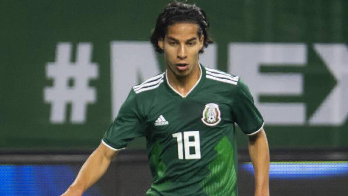 Diego Lainez durante un partido con la Selección Mexicana.