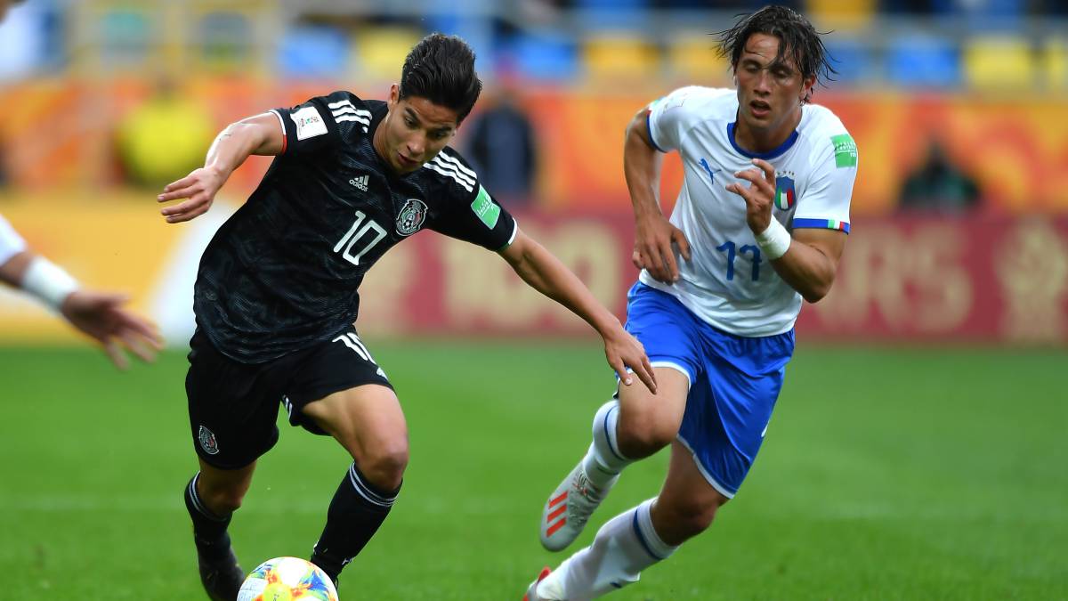 Diego Lainez, jugador de la Selección Mexicana Sub 20, en el partido contra Italia en el Mundial de Polonia