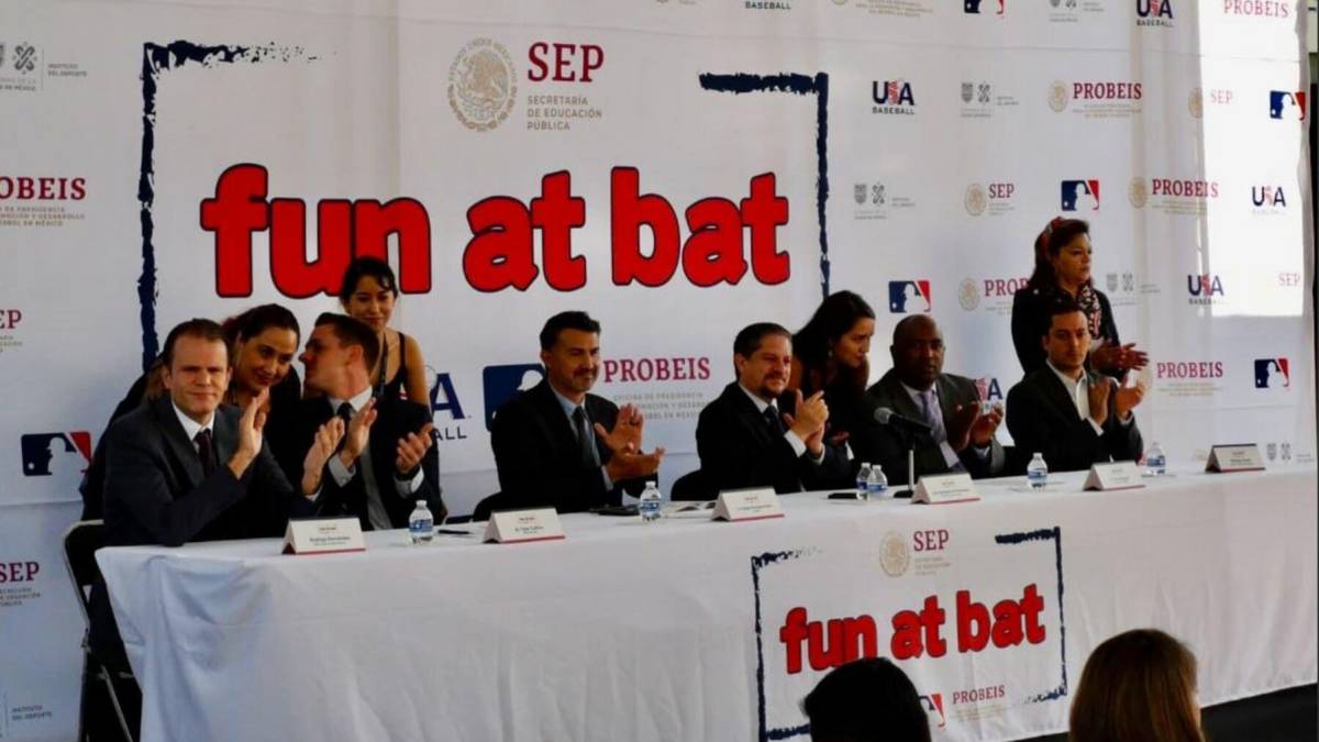 Edgar González, director de ProBeis, la Oficina de Presidencia para la Promoción del Béisbol