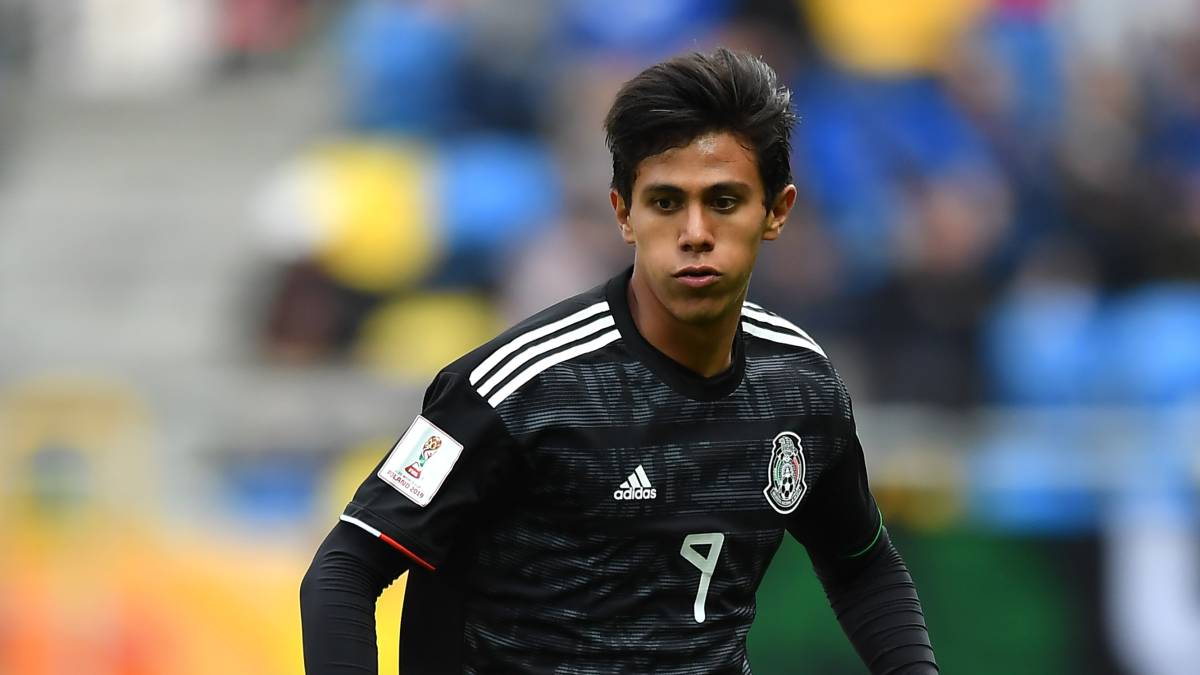 José Juan Macías fue observado por el PSV ante Italia