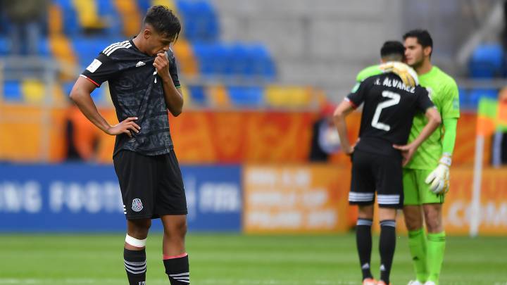 México es goleado por Japón y está al borde de la eliminación