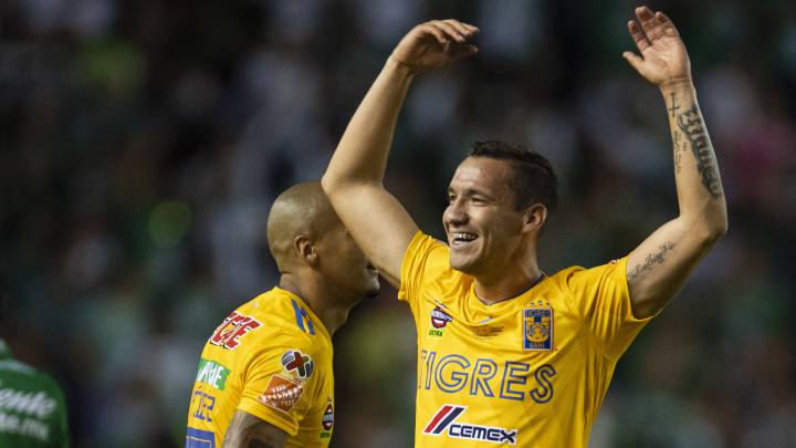 Jesús Dueñas celebra el campeonato del torneo Clausura 2019 con Tigres.
