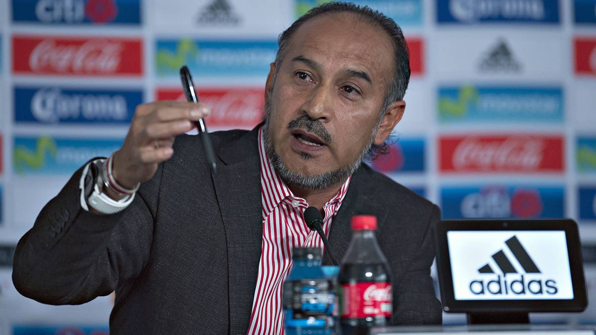 Raúl Gutiérrez durante una conferencia de prensa.