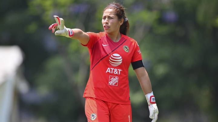 Cecilia Santiago, América