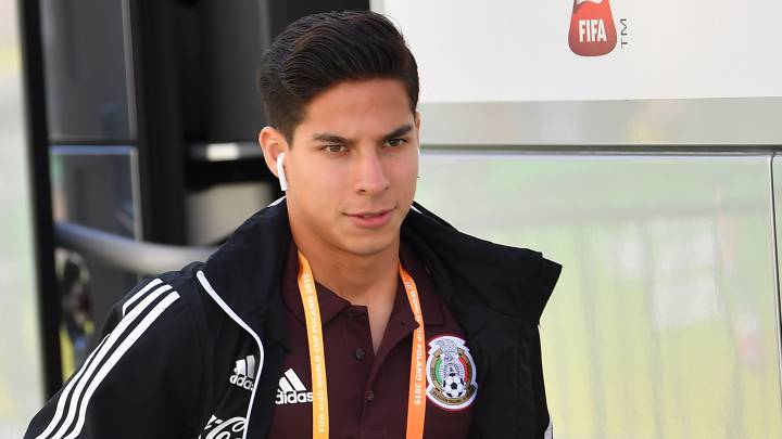 Diego Lainez en concentración con la Selección Mexicana.