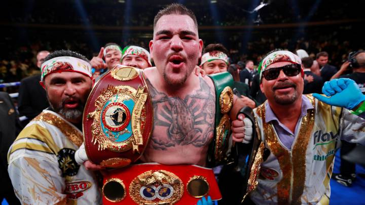 El presidente de México felicitó al boxeador Andy Ruiz por ganar el campeonato de peso completo ante Anthony Joshua.