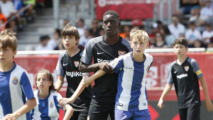 Ibrahima Sow, el 'gigante' jugador de 12 años del Sevilla