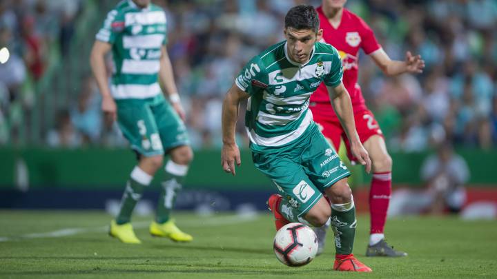 Jesús Angulo durante un partido con Santos Laguna.