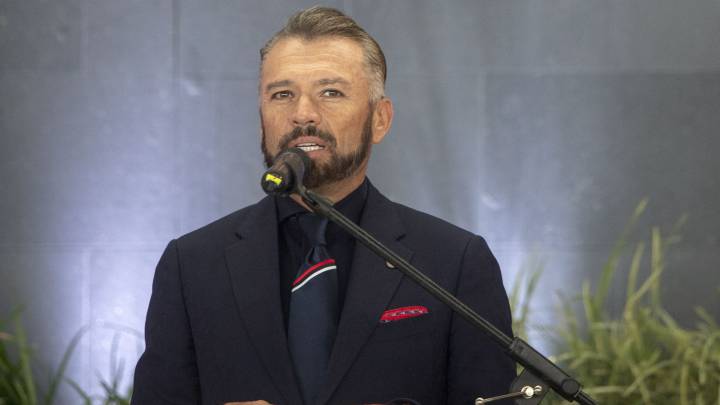 José Luis Higuera durante una conferencia de prensa.