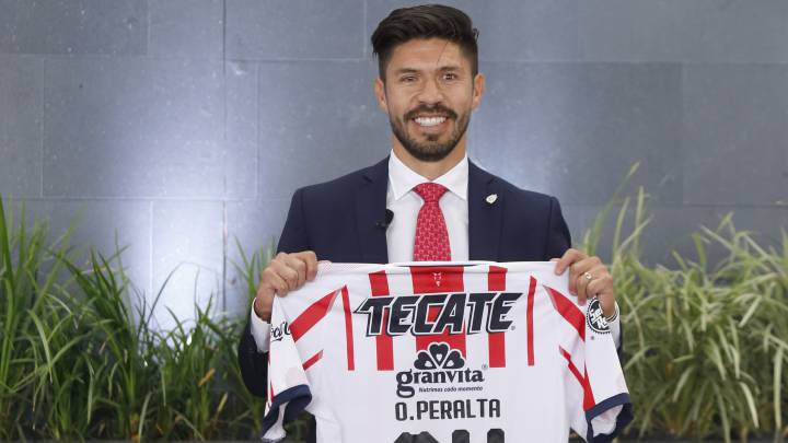 Oribe Peralta debutaría con Chivas ante River Plate