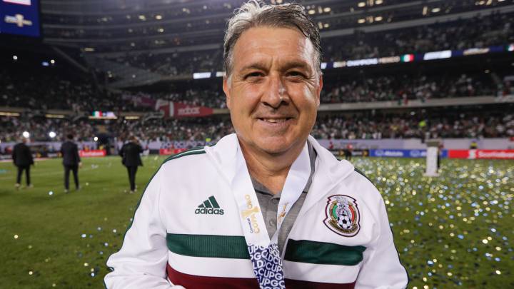 Gustavo Alfaro le tiene envidia a México por tener a Martino