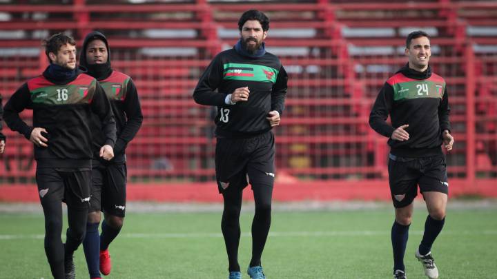 ‘Loco’ Abreu estrena mate con los 29 escudos que ha defendido