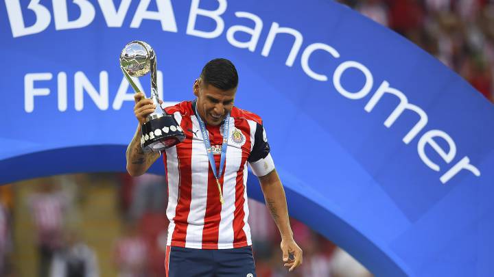 Carlos Salcido anuncia la fecha de su retiro