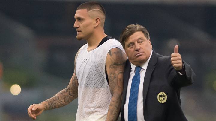 Miguel Herrera visita a Nicolás Castillo en el hospital