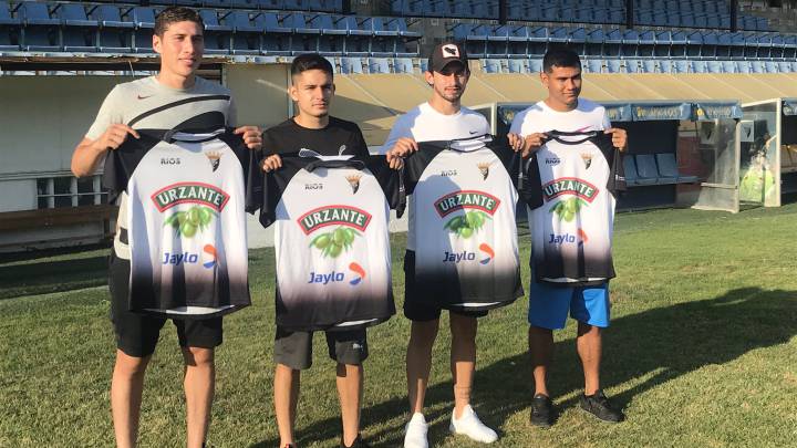 El club Tudelano de España presentó a 4 jugadores de Chivas