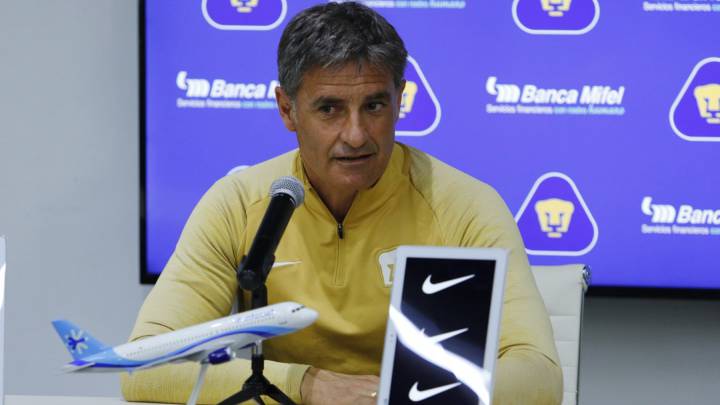 'Míchel' durante una conferencia de prensa.