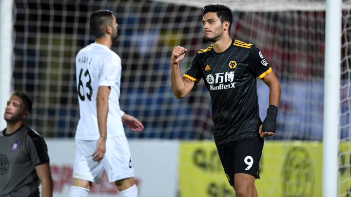 Raúl Jiménez ya es el tercer mexicano con más goles en copas europeas