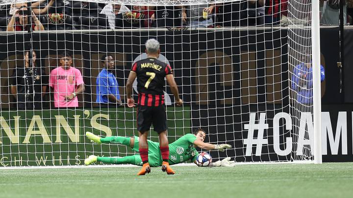 Josef Martínez falla penal ante América por cobrar 'a lo Pulido'
