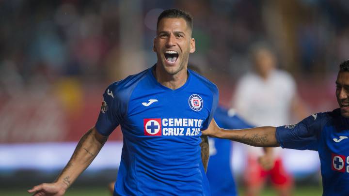 Méndez: "Tuve ofertas para irme, pero me quiero estar en Cruz Azul"