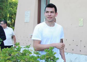 Hirving Lozano causó revuelo a su llegada a la Villa Stuart