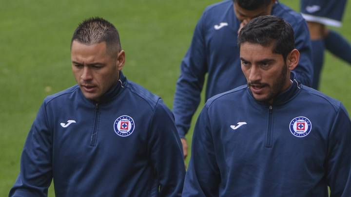 Cruz Azul viaja sin los lesionado Corona, Caraglio y Pablo Aguilar