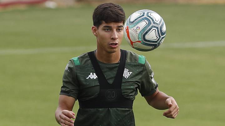 Rubi: "Diego Lainez debe esperar su momento"