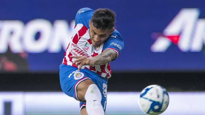 ¡Pónganle bigote! El señor golazo de Alexis Vega en el Clásico Tapatío