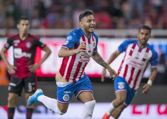 Alexis Vega presume los 'cachetes' en su festejo