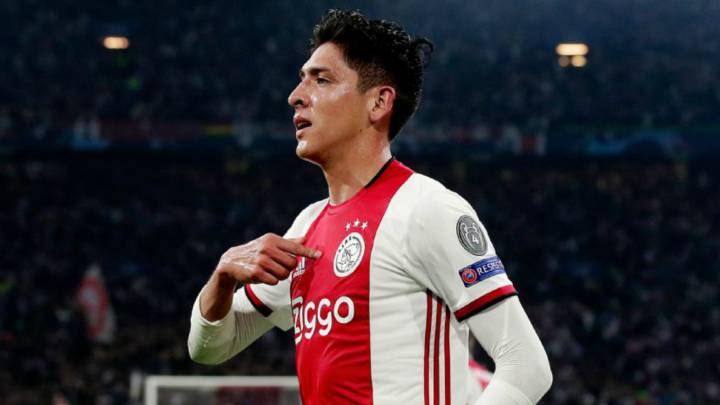 Edson Álvarez celebra un gol con el Ajax.