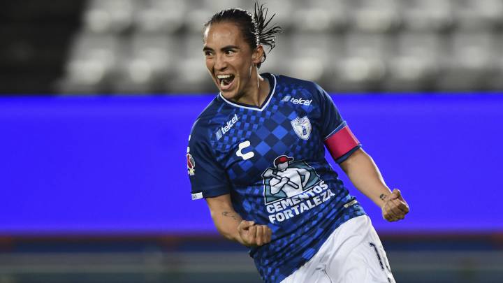 Mónica Ocampo celebra un gol ante Tigres.