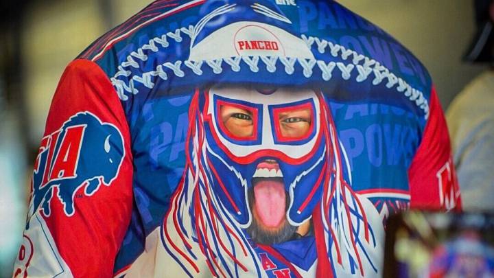 Bills realizan homenaje para aficionado mexicano