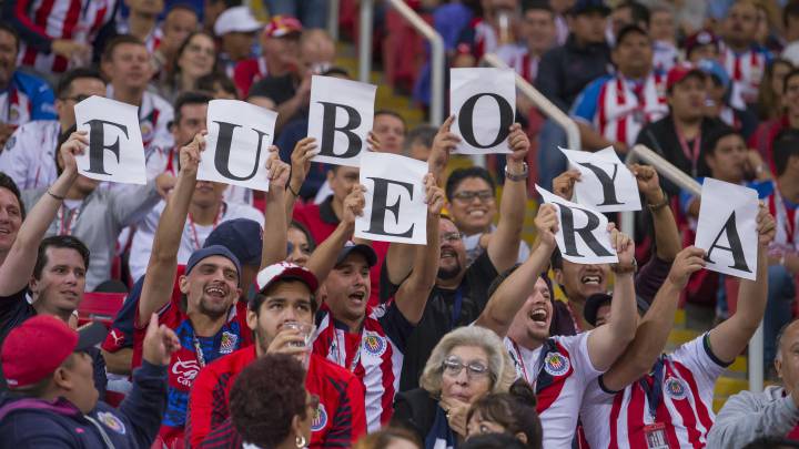 Afición de Chivas reclama #FueraBoy en redes