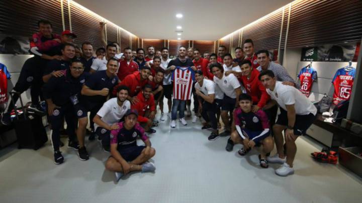 Andy Ruiz visita a Chivas