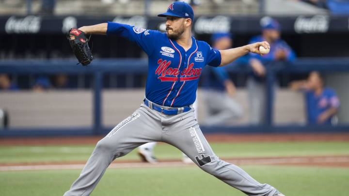 Rodríguez en el pitcheo de los Acereros de Monclova.