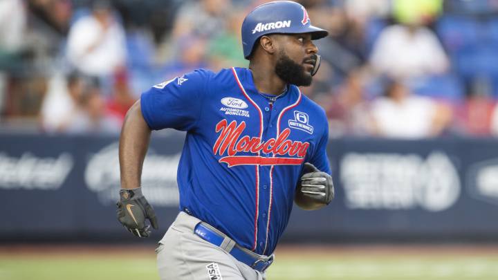 Chris Carter durante un partido con los Acereros de Monclova.