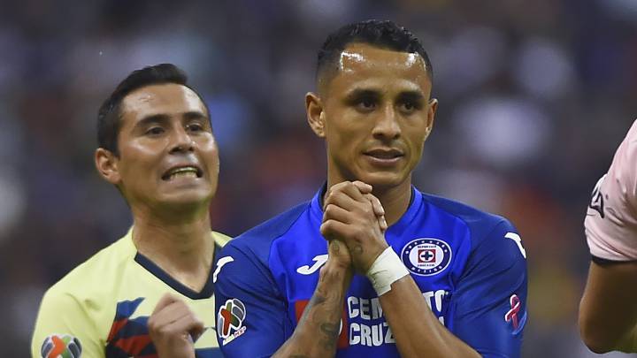 Yoshimar Yotún abandonó el Clásico Joven con lesión