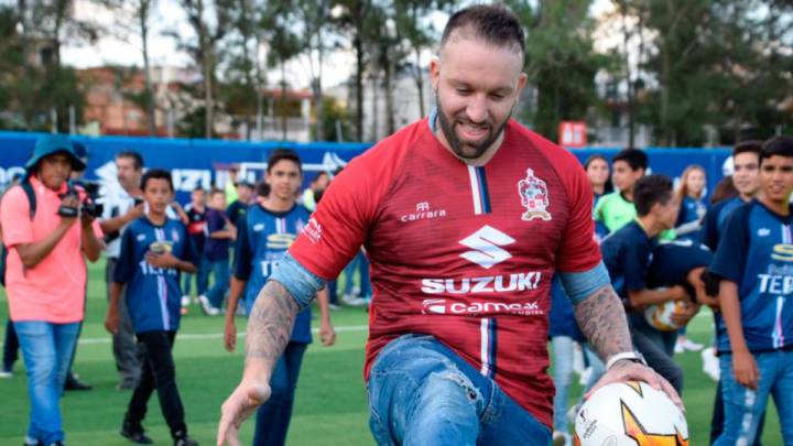 Matías Vuoso se pone la playera del Club Tepatitlán