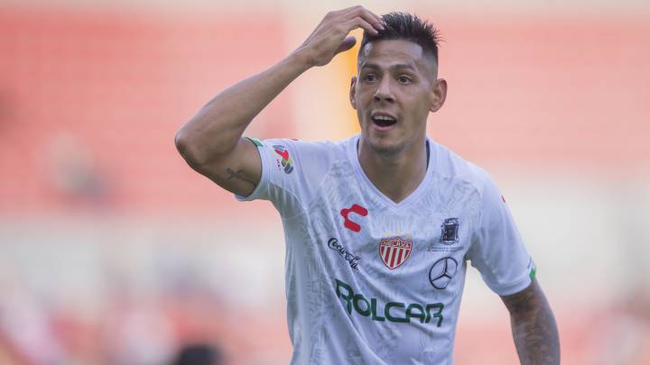 Mauro Quiroga durante un partido con el Necaxa.
