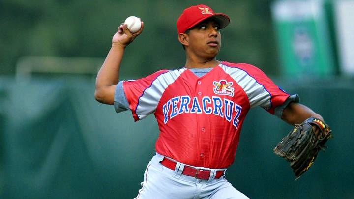 Alejandro Uscanga lanza por los Rojos del Águila de Veracruz.