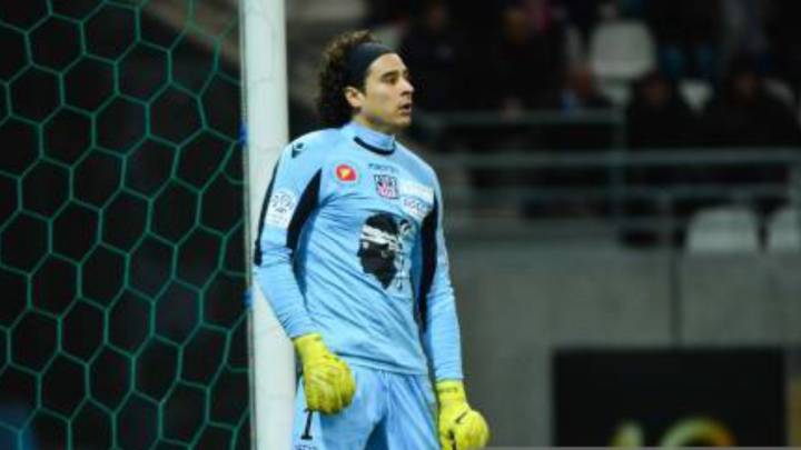 En Francia recordaron cuando Ochoa dejó en cero al PSG