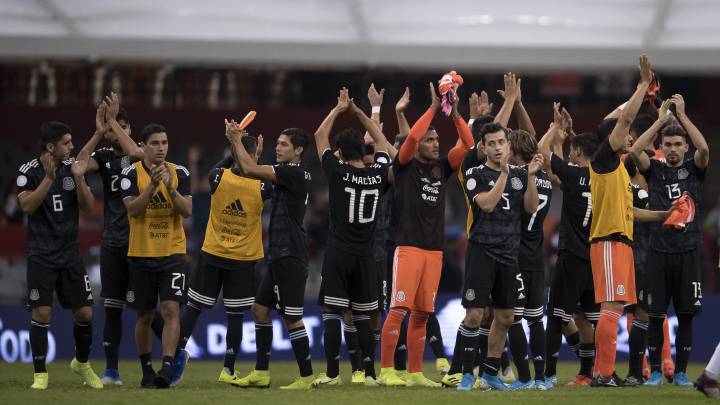 La Selección Mexicana agradece el apoyo a la afición en el Estadio Azteca.