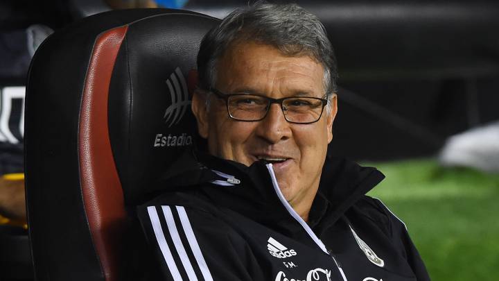 'Tata' Martino: contento con México, molesto con el arbitraje