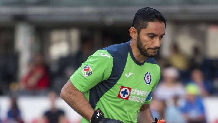 El error de Jesús Corona que le costó un gol en contra a Cruz Azul