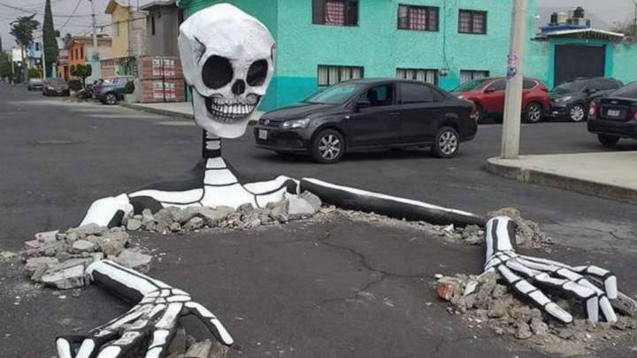 Por Día de Muertos, colocan calaveras gigantes en Tláhuac