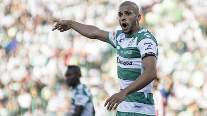 Doria durante un partido con Santos Laguna.
