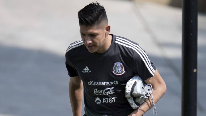Edson Álvarez deja entrenamiento de México por molestias