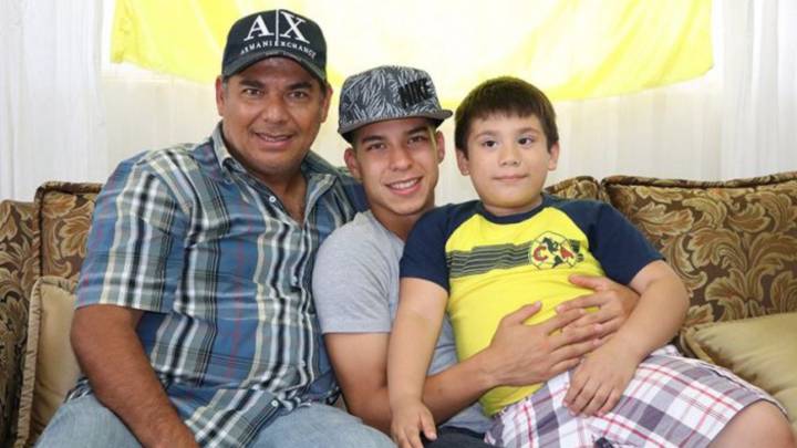 Mauro, papá de Lainez, asegura que Diego no piensa volver a México