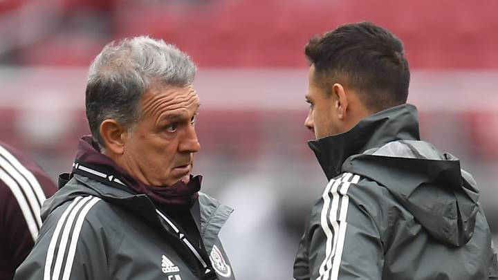 Martino rechaza problemas con Chicharito y destaca a Jiménez