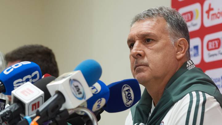 Martino ya habló con Layún; no lo convocó por decisión técnica